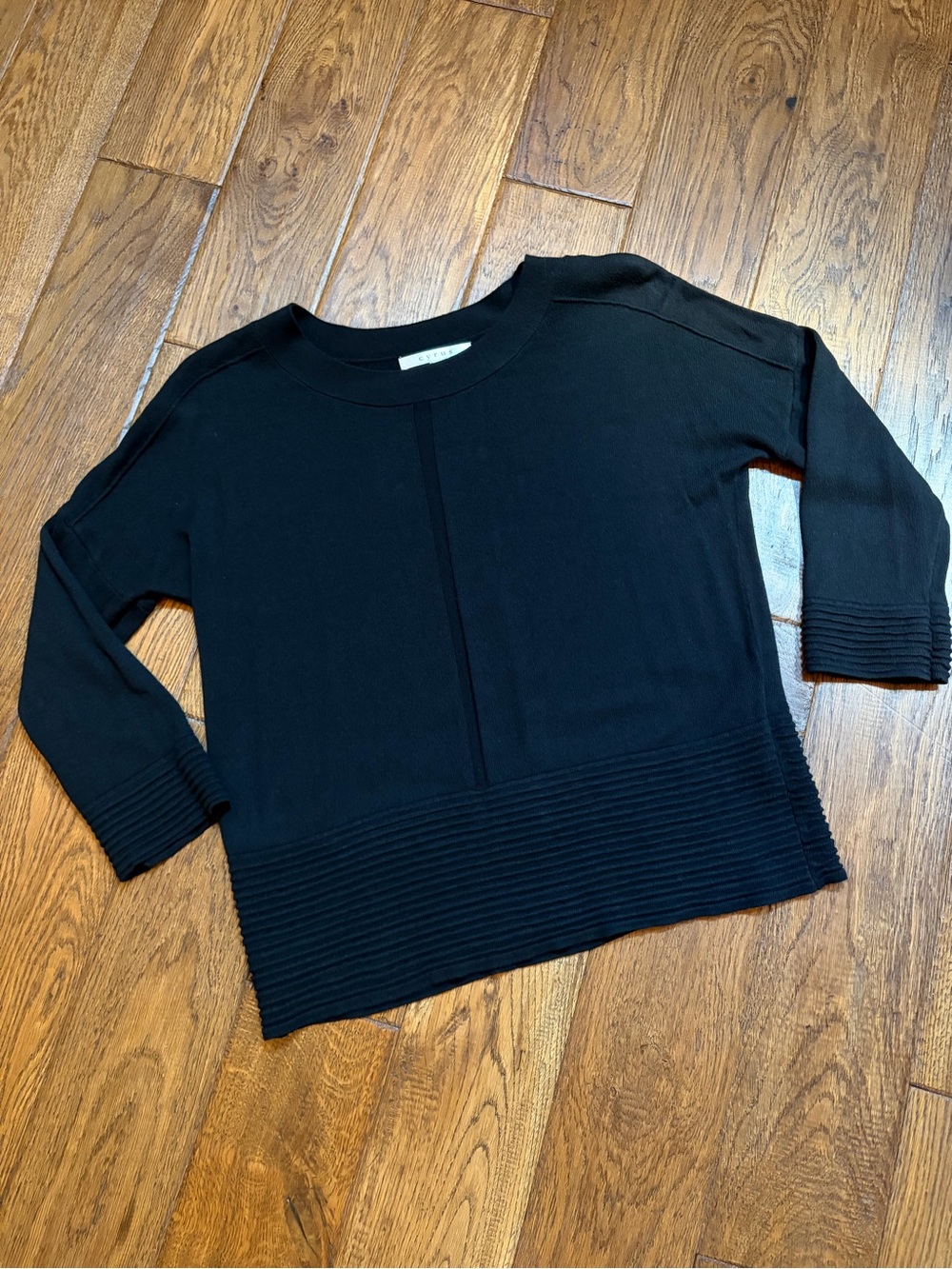 Cyrus Classic Black Crew-Neck Ribbed Hem Sweater